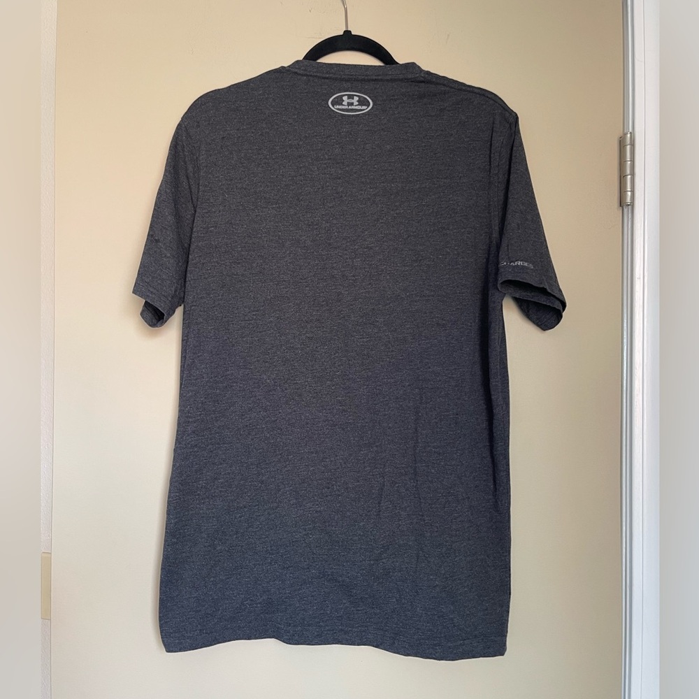 Under Armour Heat Gear Shirt. M - Picture 2 of 3